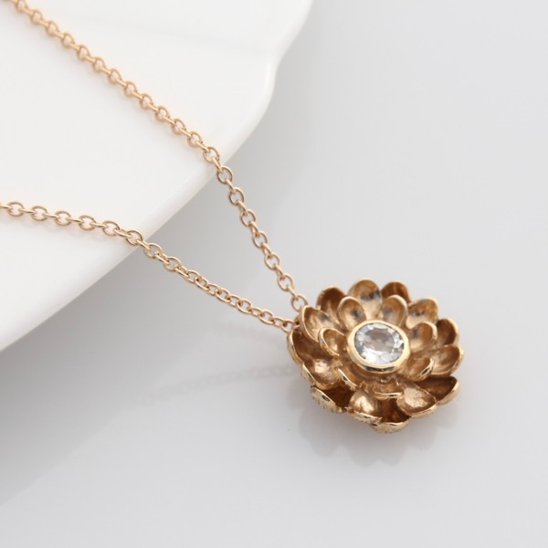 9ct Gold Chrysanthemum Necklace