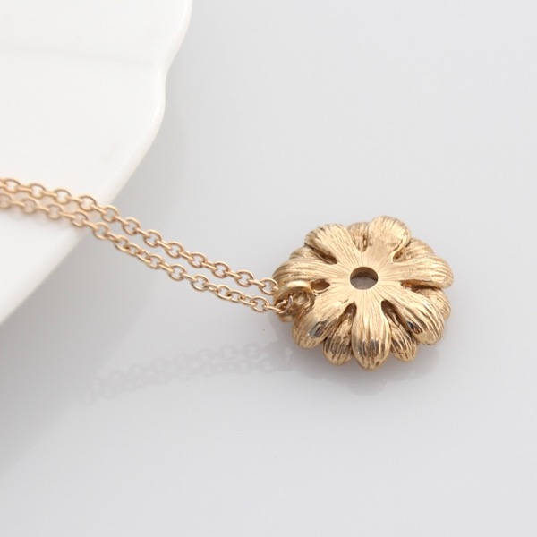 9ct Gold Chrysanthemum Necklace