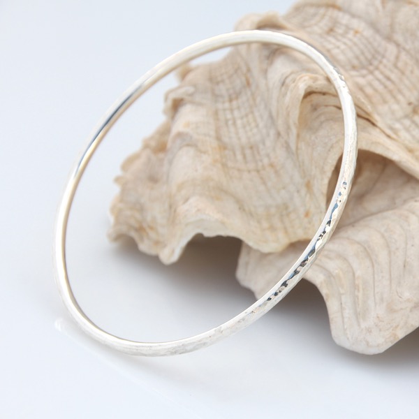 Harmony Planished Bangle - Silver