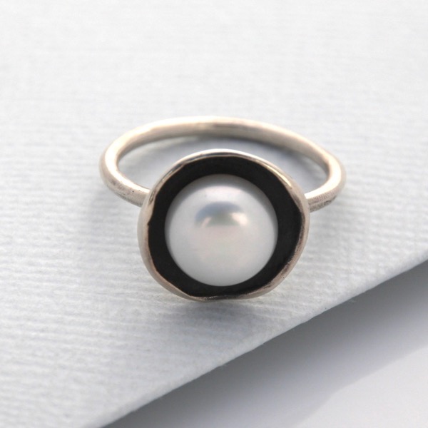 Cap Ring - White Pearl