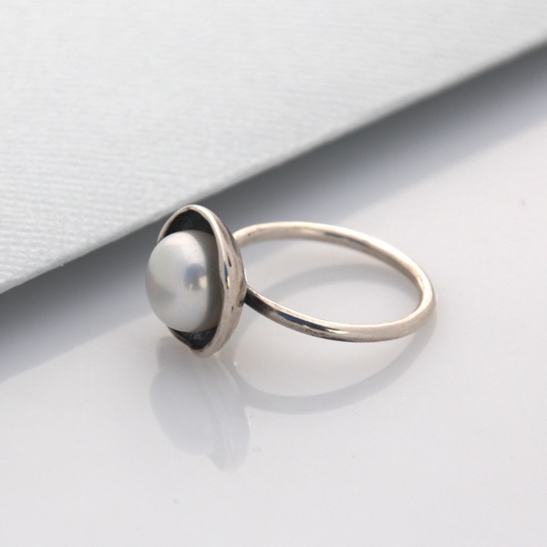 Cap Ring - White Pearl
