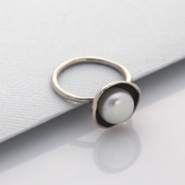 Cap Ring - White Pearl