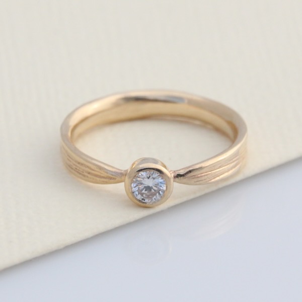 Dewdrop Solitaire - 9ct Yellow Gold