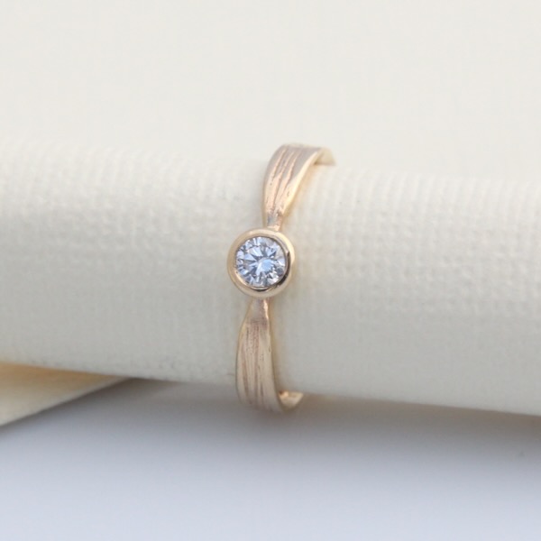 Dewdrop Solitaire - 9ct Yellow Gold